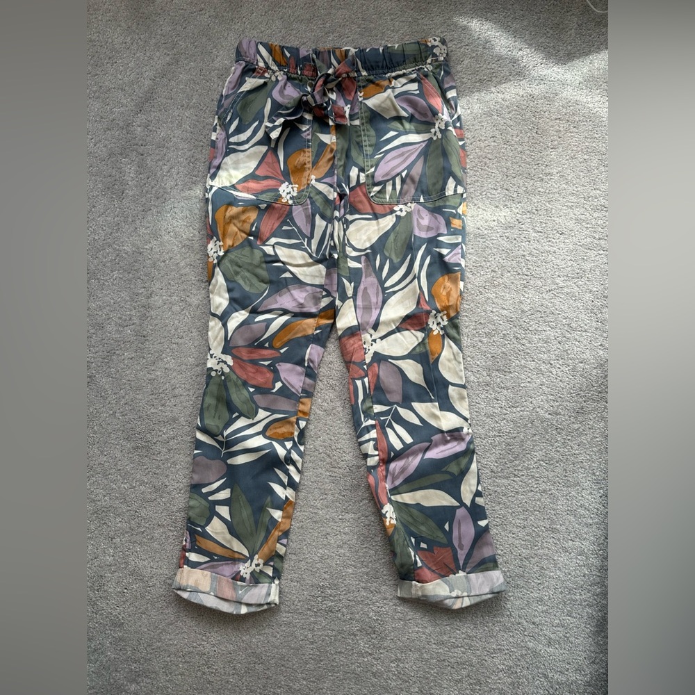 BRAND NEW - Nicole Miller Pull On Pants with Floral Print